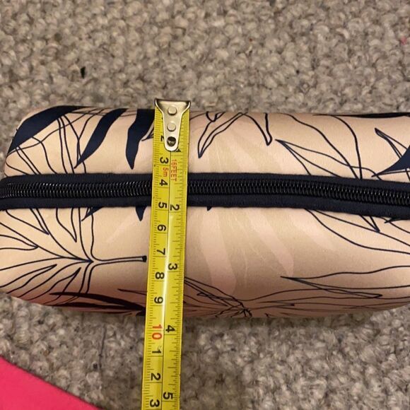 Bundle set 2 cosmetics bags. Tarte & no name . - Picture 8 of 9